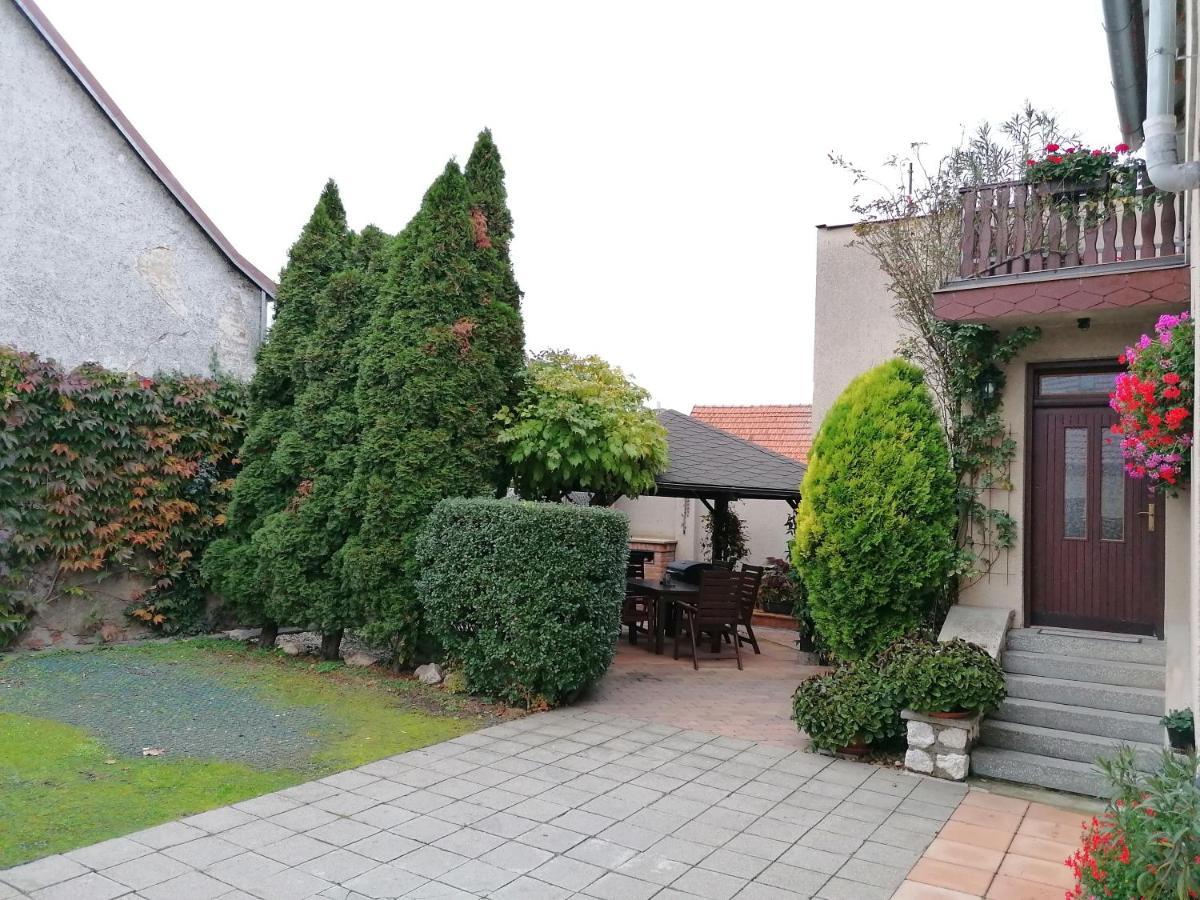 Ubytovani Na Spaciru Mikulov Esterno foto