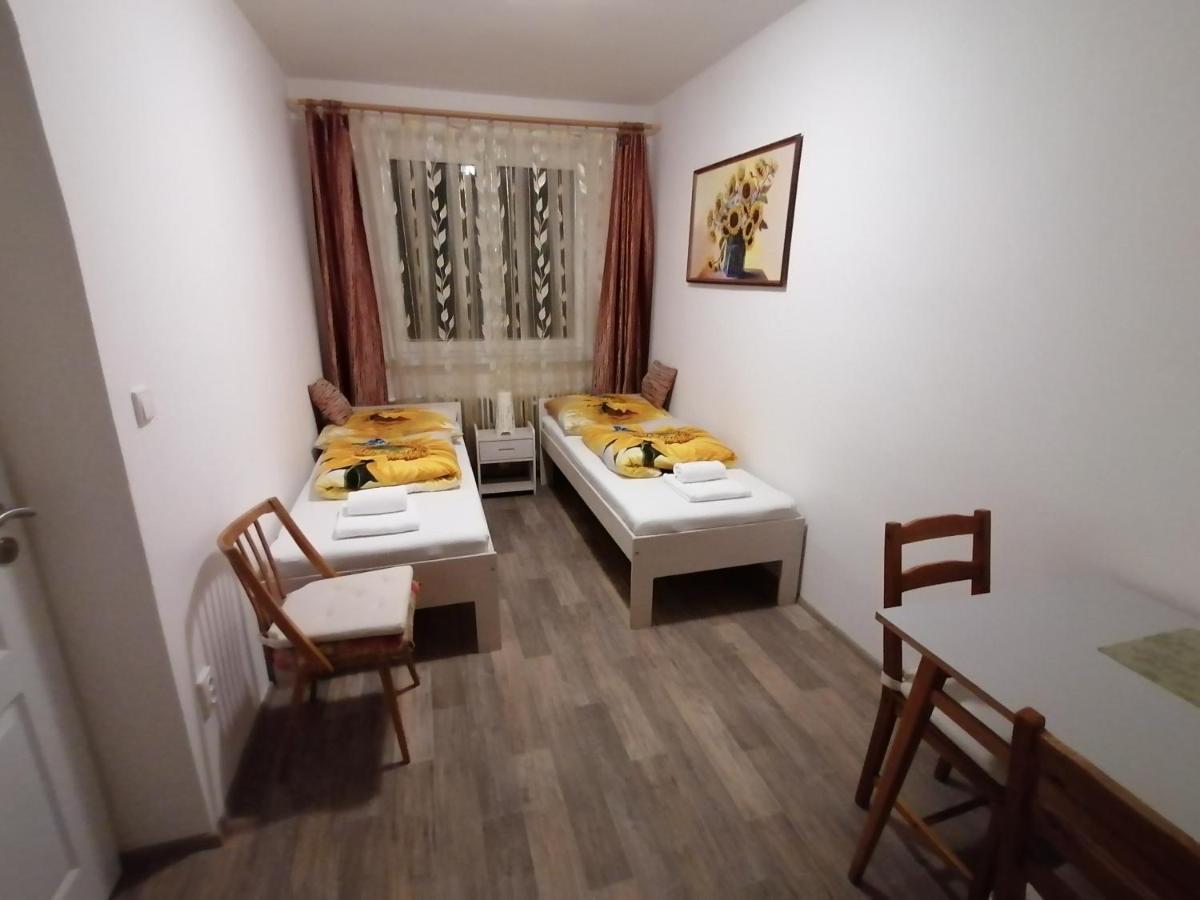 Ubytovani Na Spaciru Mikulov Esterno foto