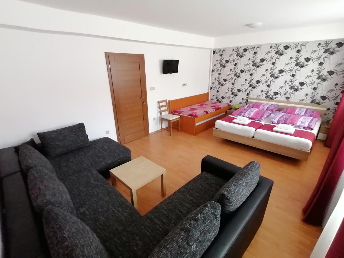 Ubytovani Na Spaciru Mikulov Esterno foto