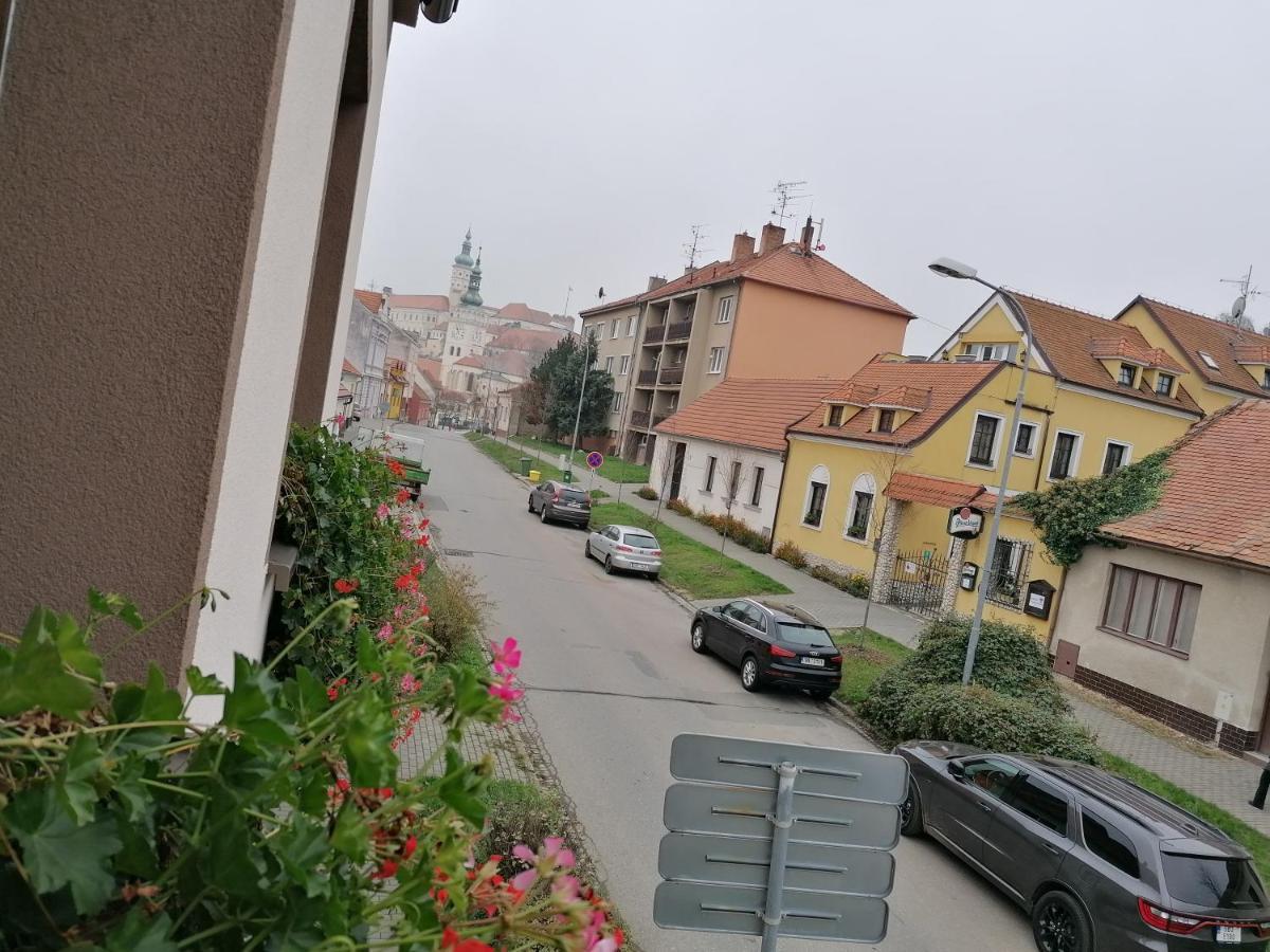 Ubytovani Na Spaciru Mikulov Esterno foto