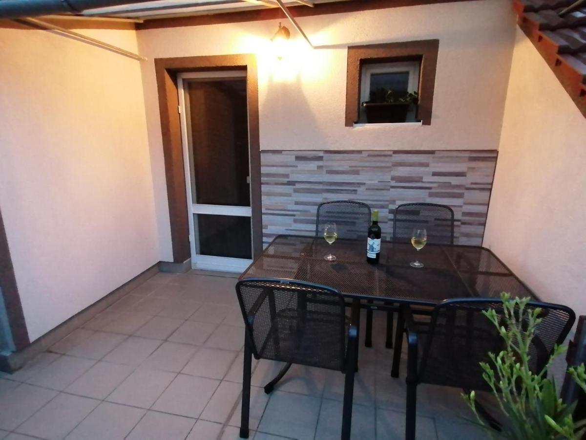 Ubytovani Na Spaciru Mikulov Esterno foto