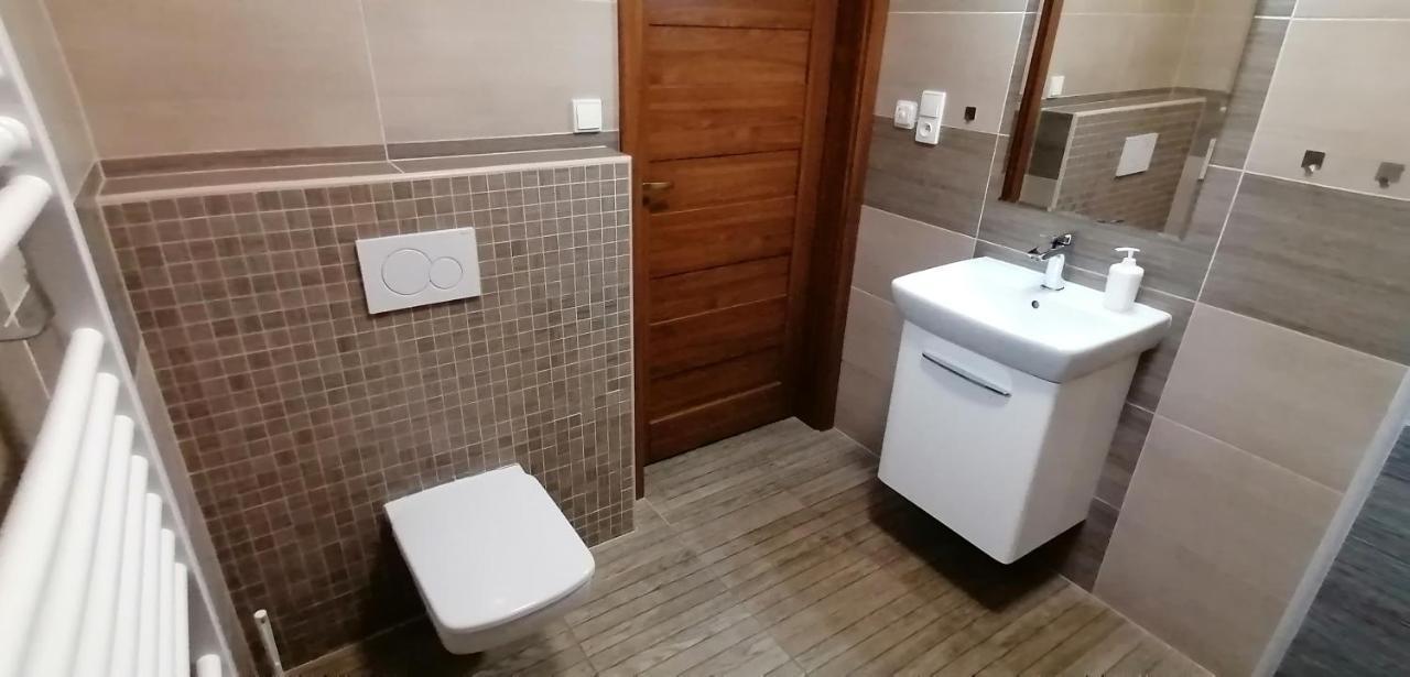 Ubytovani Na Spaciru Mikulov Esterno foto