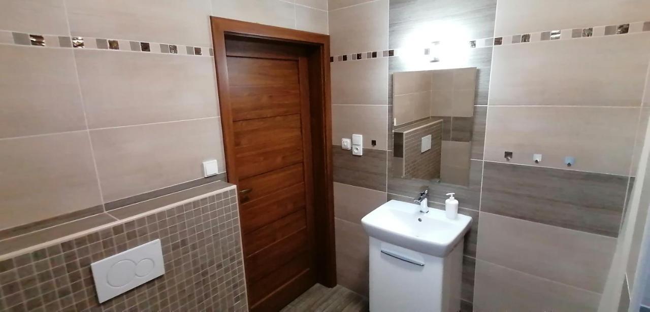 Ubytovani Na Spaciru Mikulov Esterno foto