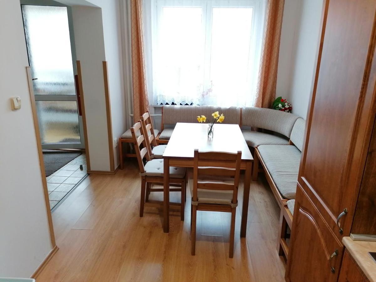 Ubytovani Na Spaciru Mikulov Esterno foto